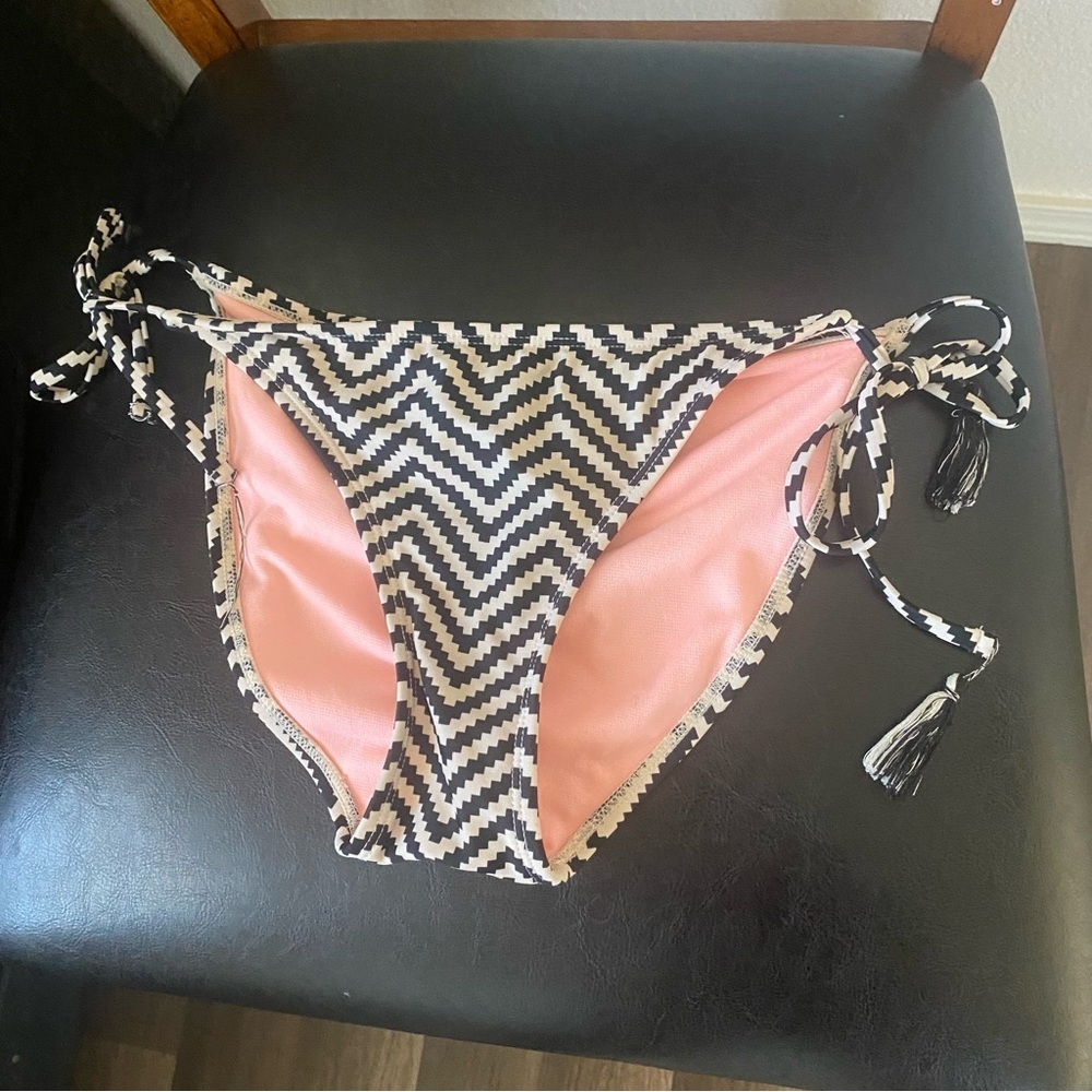 Xhilaration bikini white and black size M